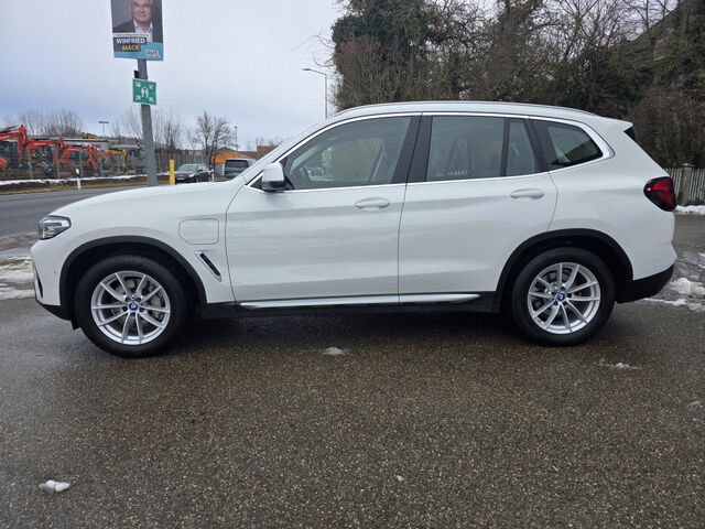 BMW X3 x30e Sports. Live-Navi Kamera DrivAss. Sitzh Bluetooth LED Vollleder Klima Standhzg PDC el. Fenst Ansicht 5 für Fahrzeugdetailseite