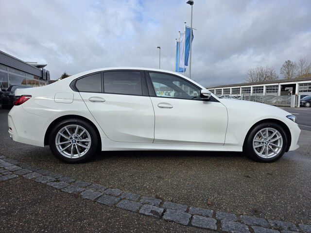 BMW 330 d Sports. ACC Kamera GlasD.Widescreen H/K AHK Bluetooth Navi LED Vollleder Klima PDC el. Fenster Ansicht 6 für Fahrzeugdetailseite