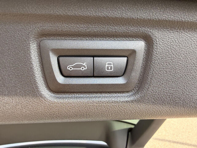 BMW 330 e Touring M-PAKET PRO Innovationspaket AHK Elek Sportpaket HUD Navi LED Vollleder Klima PDC el. F Ansicht 11 für Fahrzeugdetailseite