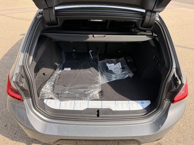 BMW 330 e Touring M-PAKET PRO Innovationspaket AHK Elek Sportpaket HUD Navi LED Vollleder Klima PDC el. F Ansicht 12 für Fahrzeugdetailseite