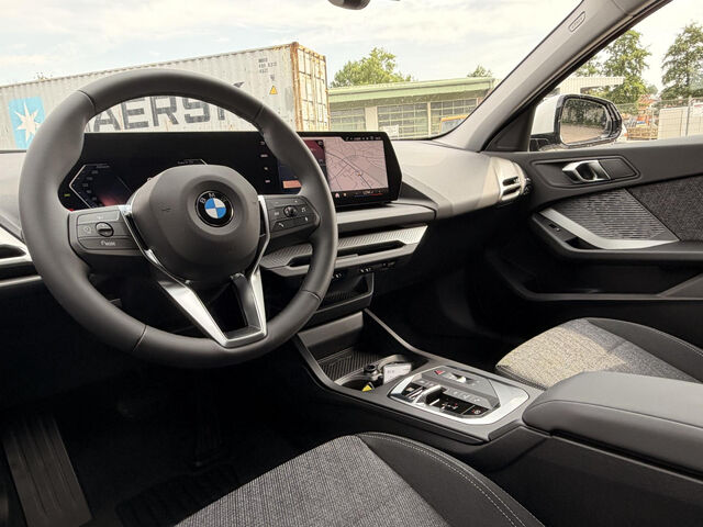 BMW 118 d Shz Hochglanz Shadow Line Adap. LED Bluetooth Navi Klima PDC el. Fenster Ansicht 12 für Fahrzeugdetailseite