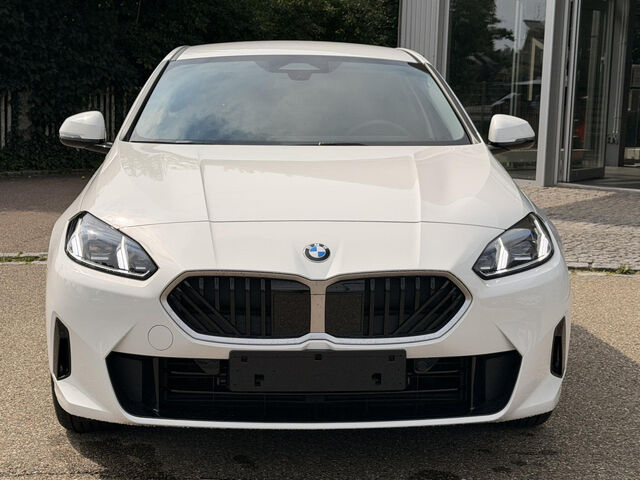 BMW 118 d Shz Hochglanz Shadow Line Adap. LED Bluetooth Navi Klima PDC el. Fenster Ansicht 3 für Fahrzeugdetailseite
