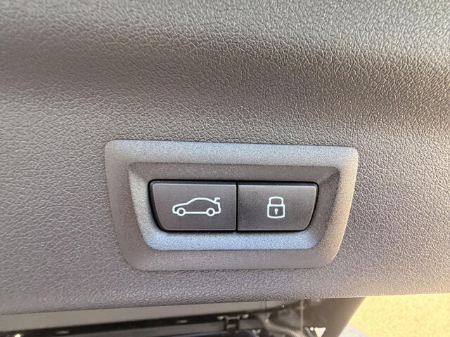 BMW X1 sDrive18d xLine AHK LED M Shadow Premiumpaket Bluetooth Navi Klima PDC el. Fenster Ansicht 11 für Fahrzeugdetailseite