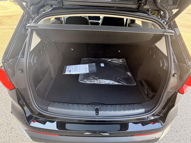 BMW X1 sDrive18d xLine AHK LED M Shadow Premiumpaket Bluetooth Navi Klima PDC el. Fenster Ansicht 12 für Fahrzeugdetailseite