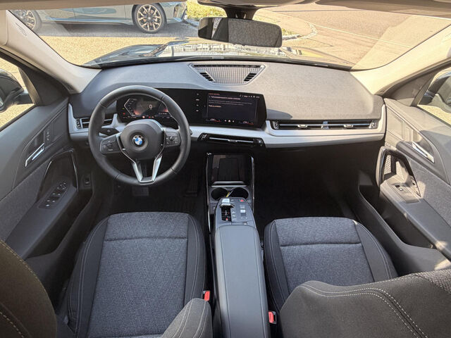 BMW X1 sDrive18d xLine AHK LED M Shadow Premiumpaket Bluetooth Navi Klima PDC el. Fenster Ansicht 15 für Fahrzeugdetailseite