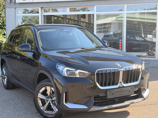 BMW X1 sDrive18d xLine AHK LED M Shadow Premiumpaket Bluetooth Navi Klima PDC el. Fenster Ansicht 2 für Fahrzeugdetailseite