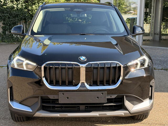 BMW X1 sDrive18d xLine AHK LED M Shadow Premiumpaket Bluetooth Navi Klima PDC el. Fenster Ansicht 3 für Fahrzeugdetailseite