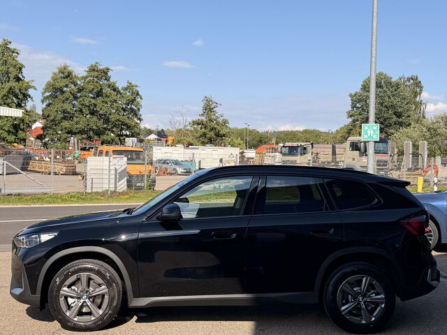 BMW X1 sDrive18d xLine AHK LED M Shadow Premiumpaket Bluetooth Navi Klima PDC el. Fenster Ansicht 5 für Fahrzeugdetailseite