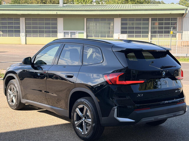 BMW X1 sDrive18d xLine AHK LED M Shadow Premiumpaket Bluetooth Navi Klima PDC el. Fenster Ansicht 9 für Fahrzeugdetailseite