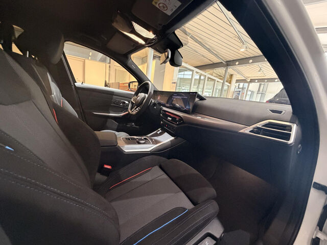 BMW 330 e Touring xDrive M Sportpaket AHK SHZ HiFi Navi LED Klima PDC el. Fenster Ansicht 12 für Fahrzeugdetailseite
