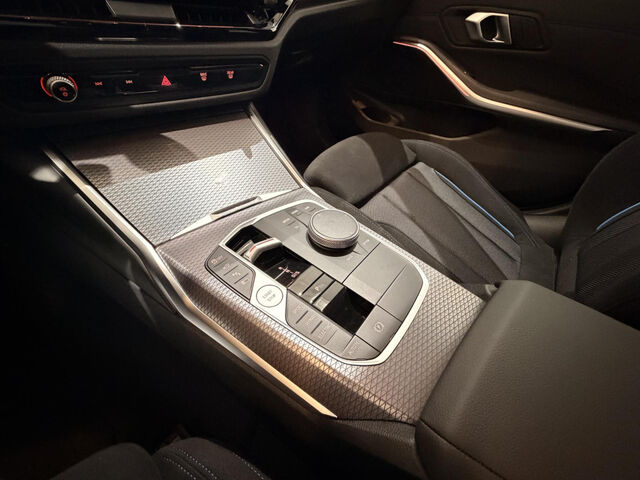 BMW 330 e Touring xDrive M Sportpaket AHK SHZ HiFi Navi LED Klima PDC el. Fenster Ansicht 14 für Fahrzeugdetailseite
