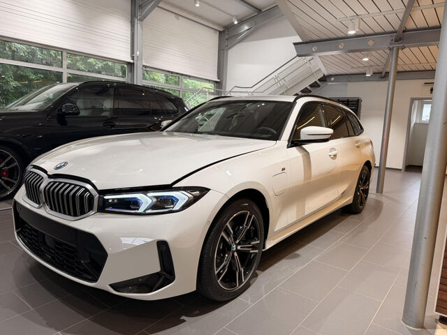 BMW 330 e Touring xDrive M Sportpaket AHK SHZ HiFi Navi LED Klima PDC el. Fenster Ansicht 4 für Fahrzeugdetailseite