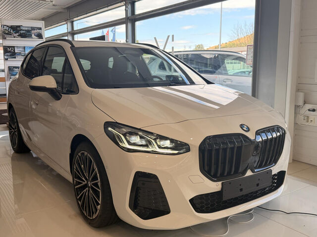 BMW 220 Active Tourer 220i AT M-Sport AHK PANO HUD ACC H/K Massage LHZ Sportpaket Navi LED Klima PDC el. Fenster Ansicht 2 für Fahrzeugdetailseite