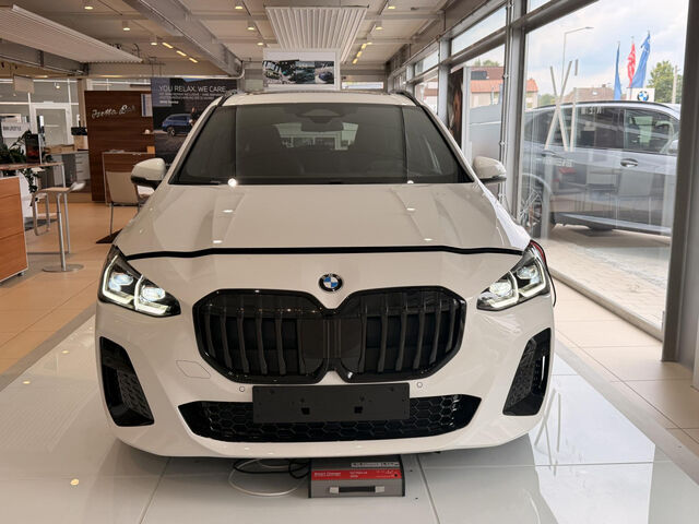 BMW 220 Active Tourer 220i AT M-Sport AHK PANO HUD ACC H/K Massage LHZ Sportpaket Navi LED Klima PDC el. Fenster Ansicht 3 für Fahrzeugdetailseite