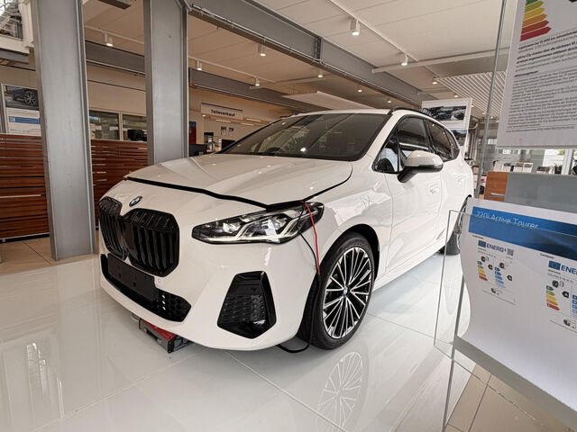 BMW 220 Active Tourer 220i AT M-Sport AHK PANO HUD ACC H/K Massage LHZ Sportpaket Navi LED Klima PDC el. Fenster Ansicht 4 für Fahrzeugdetailseite