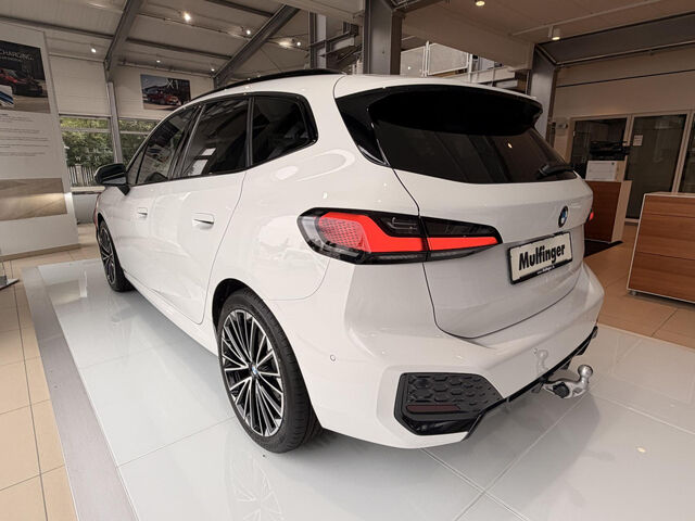 BMW 220 Active Tourer 220i AT M-Sport AHK PANO HUD ACC H/K Massage LHZ Sportpaket Navi LED Klima PDC el. Fenster Ansicht 5 für Fahrzeugdetailseite