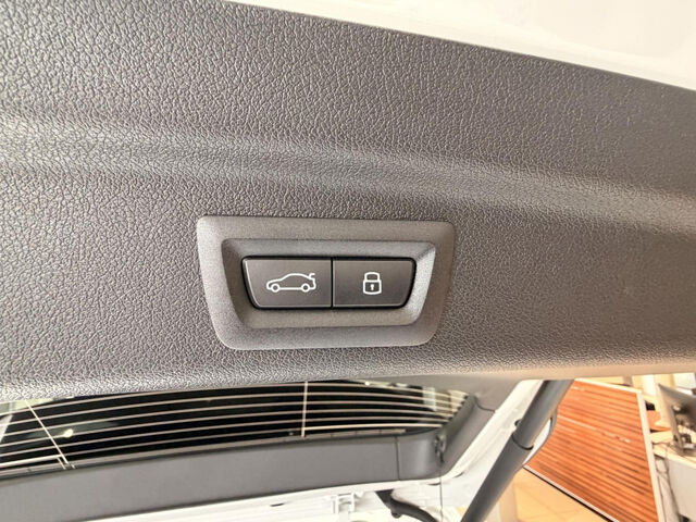 BMW 220 Active Tourer 220i AT M-Sport AHK PANO HUD ACC H/K Massage LHZ Sportpaket Navi LED Klima PDC el. Fenster Ansicht 6 für Fahrzeugdetailseite