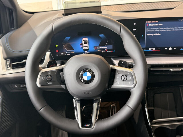 BMW 220 Active Tourer 220i AT M-Sport AHK PANO HUD ACC H/K Massage LHZ Sportpaket Navi LED Klima PDC el. Fenster Ansicht 9 für Fahrzeugdetailseite