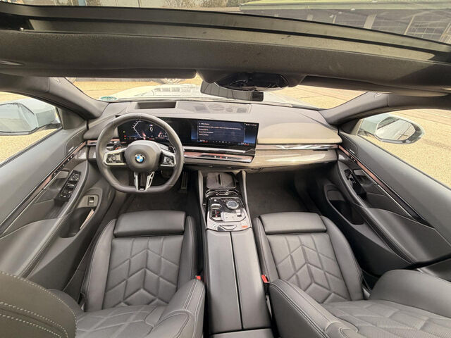 BMW 520 d xDr.T.M Sport Iconic ACC PanoD.Sitzbel.AHK Sportpaket Bluetooth HUD Navi LED Klima PDC el. Fens Ansicht 10 für Fahrzeugdetailseite