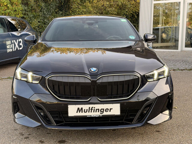 BMW 520 i M Sport PRO Iconic HUD ACC SurView.Har/Kar Sportpaket Bluetooth Navi LED Klima PDC el. Fenster Ansicht 3 für Fahrzeugdetailseite