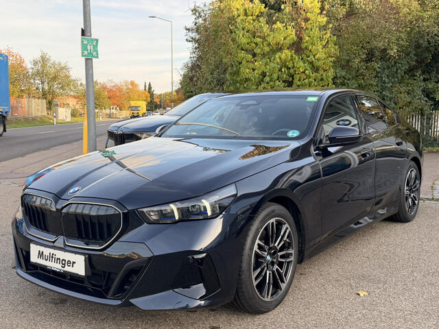 BMW 520 i M Sport PRO Iconic HUD ACC SurView.Har/Kar Sportpaket Bluetooth Navi LED Klima PDC el. Fenster Ansicht 4 für Fahrzeugdetailseite