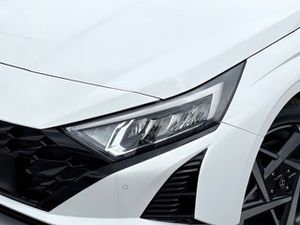 HYUNDAI i20 1.0 Turbo Prime Dachlackierung Navi Digitales Cockpit Soundsystem Bose LED El. Heckklappe
