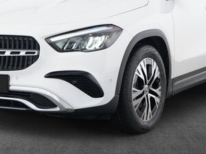 MERCEDES-BENZ GLA 180 7G-DCT Progressive Advanced GLA