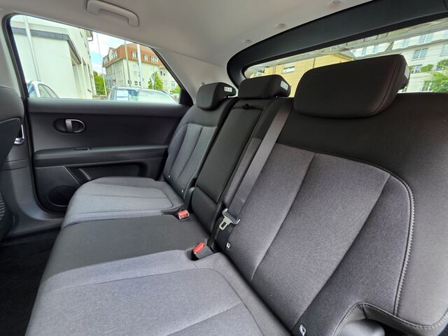HYUNDAI IONIQ 5 84 kWh 2WD CENTRIQ MY27 / LED-Paket / Park-Paket / Wärmepumpe / Navi / CarPlay Ansicht 17 für Fahrzeugdetailseite