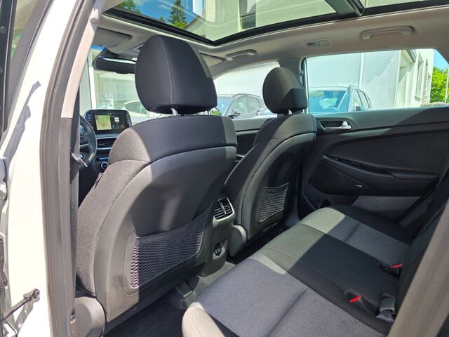 HYUNDAI TUCSON 2.0 CRDi A/T 4WD Premium AHK / Allwetterreifen / ACC / Navi / Voll-LED / Totwinkel Ansicht 14 für Fahrzeugdetailseite