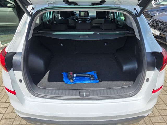 HYUNDAI TUCSON 2.0 CRDi A/T 4WD Premium AHK / Allwetterreifen / ACC / Navi / Voll-LED / Totwinkel Ansicht 23 für Fahrzeugdetailseite