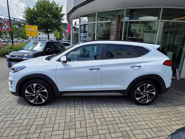 HYUNDAI TUCSON 2.0 CRDi A/T 4WD Premium AHK / Allwetterreifen / ACC / Navi / Voll-LED / Totwinkel Ansicht 4 für Fahrzeugdetailseite