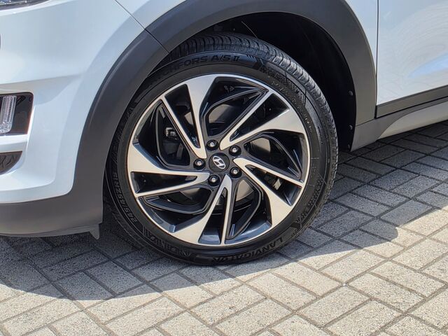 HYUNDAI TUCSON 2.0 CRDi A/T 4WD Premium AHK / Allwetterreifen / ACC / Navi / Voll-LED / Totwinkel Ansicht 6 für Fahrzeugdetailseite