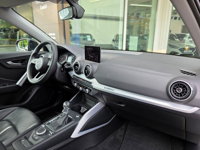 AUDI Q2 35 TFSi DSG sport AHK / Winterräder / Leder / Pano / Navi / / Sitzheizung Ansicht 12 für Fahrzeugdetailseite