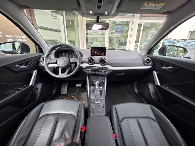 AUDI Q2 35 TFSi DSG sport AHK / Winterräder / Leder / Pano / Navi / / Sitzheizung Ansicht 14 für Fahrzeugdetailseite