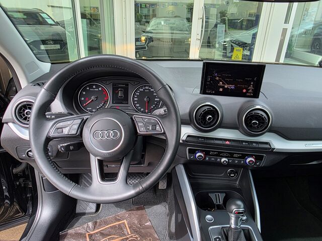 AUDI Q2 35 TFSi DSG sport AHK / Winterräder / Leder / Pano / Navi / / Sitzheizung Ansicht 17 für Fahrzeugdetailseite