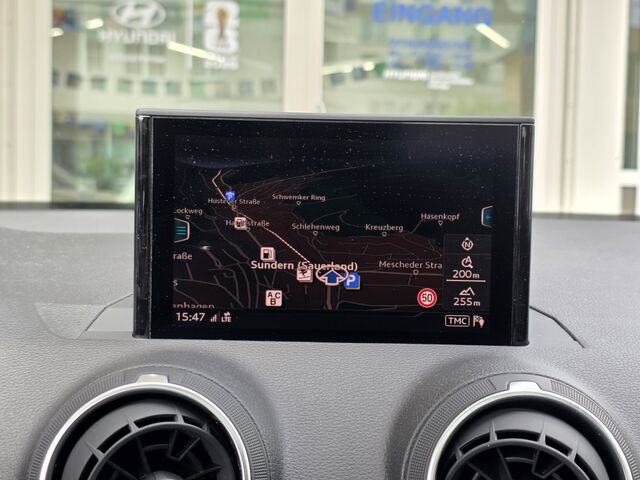 AUDI Q2 35 TFSi DSG sport AHK / Winterräder / Leder / Pano / Navi / / Sitzheizung Ansicht 19 für Fahrzeugdetailseite
