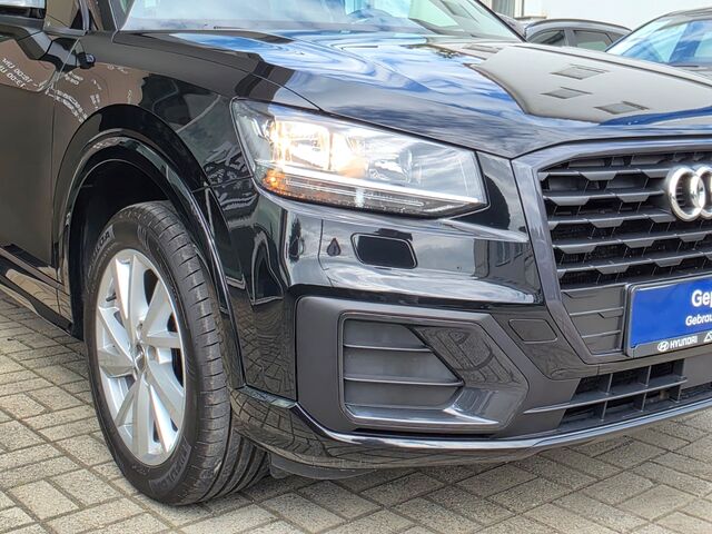 AUDI Q2 35 TFSi DSG sport AHK / Winterräder / Leder / Pano / Navi / / Sitzheizung Ansicht 2 für Fahrzeugdetailseite