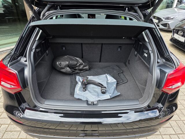 AUDI Q2 35 TFSi DSG sport AHK / Winterräder / Leder / Pano / Navi / / Sitzheizung Ansicht 22 für Fahrzeugdetailseite