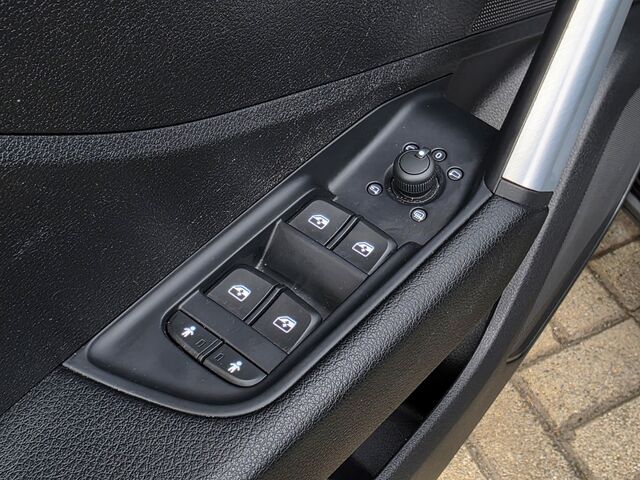 AUDI Q2 35 TFSi DSG sport AHK / Winterräder / Leder / Pano / Navi / / Sitzheizung Ansicht 24 für Fahrzeugdetailseite