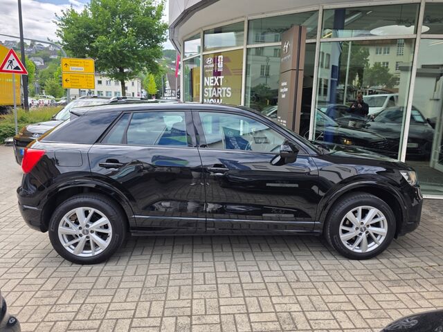 AUDI Q2 35 TFSi DSG sport AHK / Winterräder / Leder / Pano / Navi / / Sitzheizung Ansicht 8 für Fahrzeugdetailseite