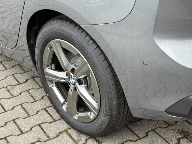 BMW 220 Active Tourer 220d AT HUD ACC SuView.Lenkh.AktivSitz.H/K AHK Navi LED PDC Ansicht 4 für Fahrzeugdetailseite