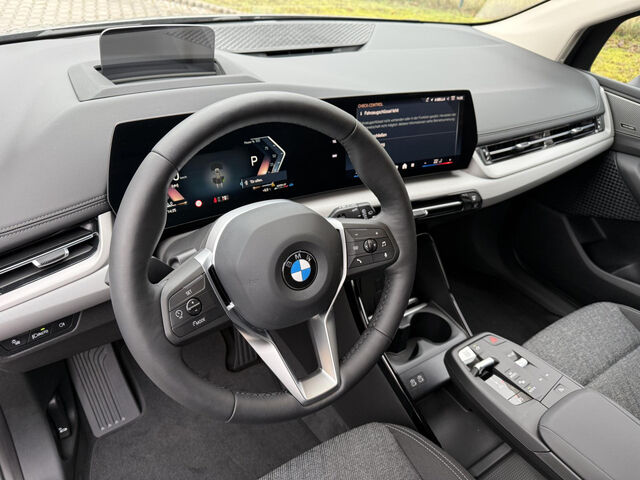 BMW 220 Active Tourer 220d AT HUD ACC SuView.Lenkh.AktivSitz.H/K AHK Navi LED PDC Ansicht 8 für Fahrzeugdetailseite