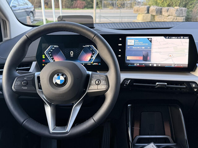 BMW 223 Active Tourer 223i xDr AT HUD ACC SuView.Lenkh.Komfz.H/K AHK Bluetooth Navi LED Klima PDC el. Fenster Ansicht 12 für Fahrzeugdetailseite