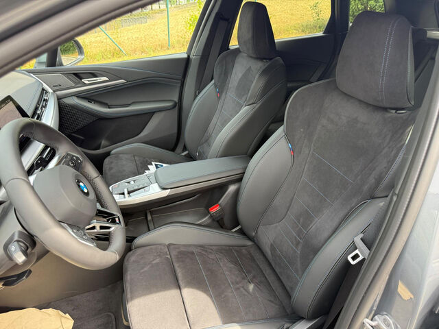 BMW 218 Active Tourer 218i AT M Sport HUD SuView.Pano.Lenkh.H/K AHK Sportpaket Bluetooth Navi LED Klima PDC el. Fenster Ansicht 10 für Fahrzeugdetailseite