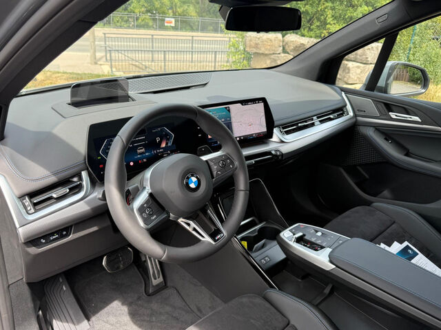 BMW 218 Active Tourer 218i AT M Sport HUD SuView.Pano.Lenkh.H/K AHK Sportpaket Bluetooth Navi LED Klima PDC el. Fenster Ansicht 8 für Fahrzeugdetailseite