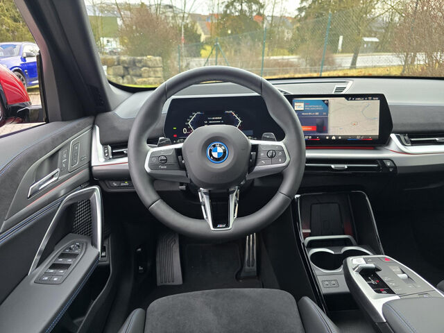 BMW X1 xDrive30e Sportpaket HUD Navi LED Klima PDC el. Fenster Ansicht 10 für Fahrzeugdetailseite