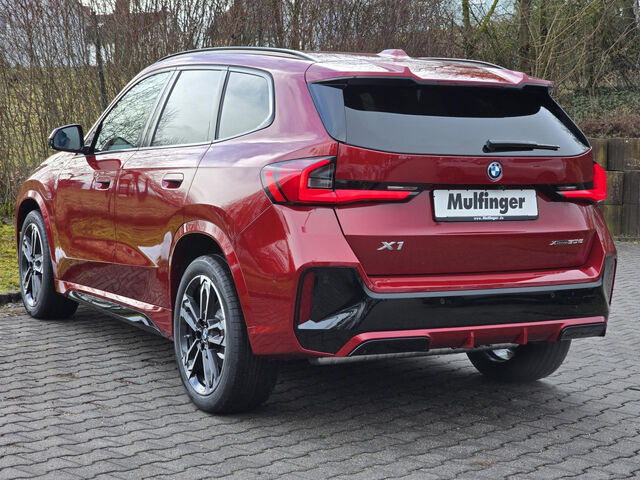 BMW X1 xDrive30e Sportpaket HUD Navi LED Klima PDC el. Fenster Ansicht 5 für Fahrzeugdetailseite