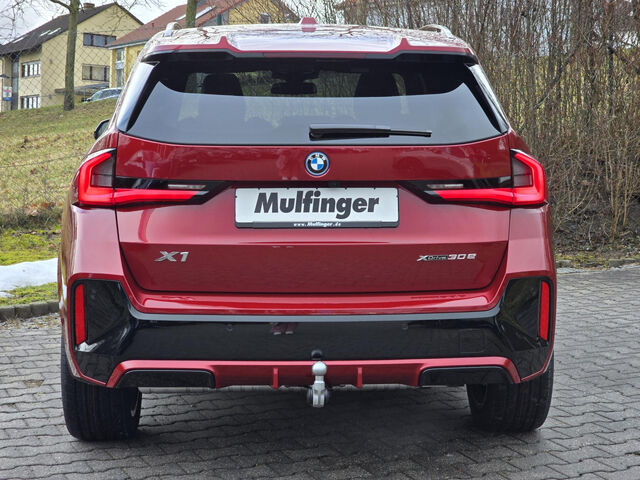 BMW X1 xDrive30e Sportpaket HUD Navi LED Klima PDC el. Fenster Ansicht 6 für Fahrzeugdetailseite