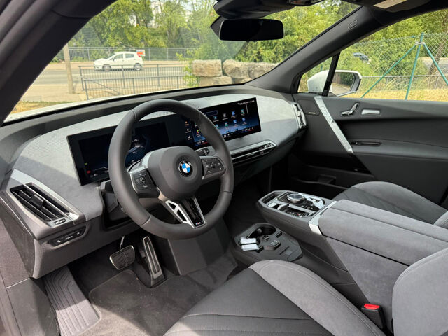 BMW iX xDrive45 Sportpaket Navi LED PDC Ansicht 9 für Fahrzeugdetailseite