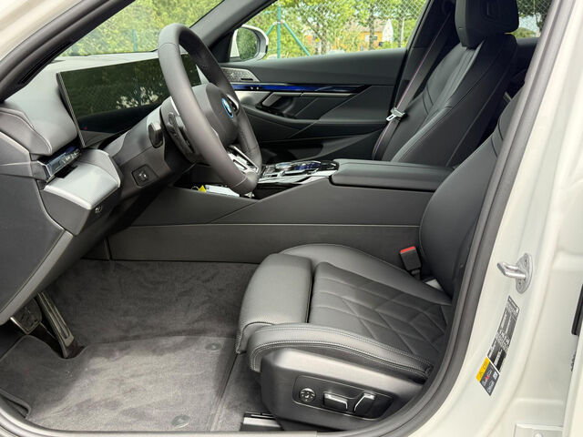 BMW 550 e xDrive Sportpaket HUD Navi LED Vollleder Klima PDC el. Fenster Ansicht 10 für Fahrzeugdetailseite